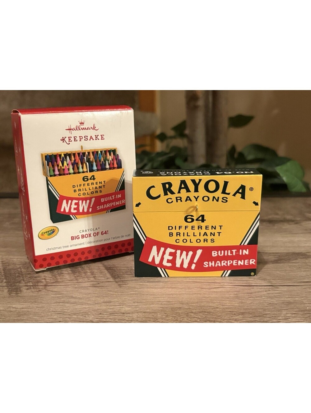 Hallmark Nostalgic Crayola 64 Crayon Colors 2013 Christmas Ornament